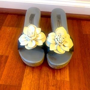 Brighton size 7 black and white leather flower wedges